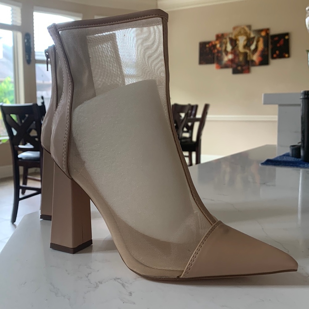 Brand new neutral boots by lulus 6.5